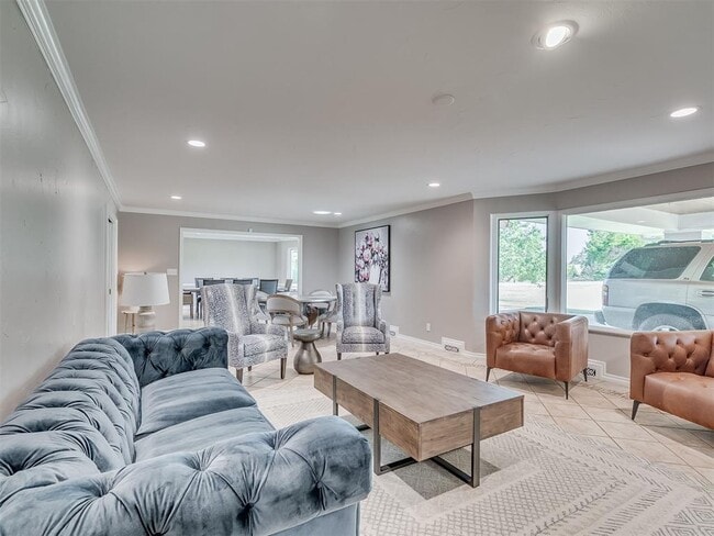 Building Photo - 1516 E Britton Rd