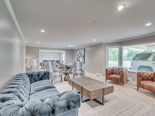 Foto del edificio - 1516 E Britton Rd