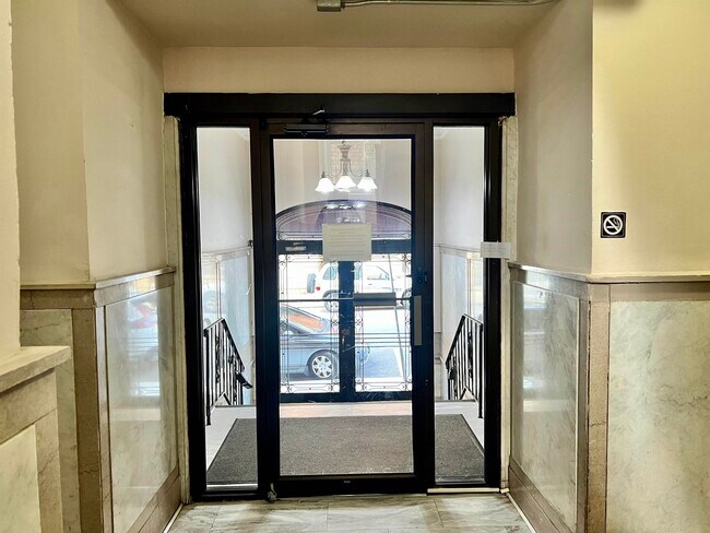 Foto del edificio - 7812 Hudson Ave
