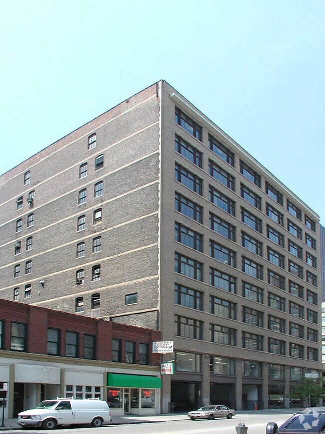 Dwight Lofts Apartments Chicago, IL