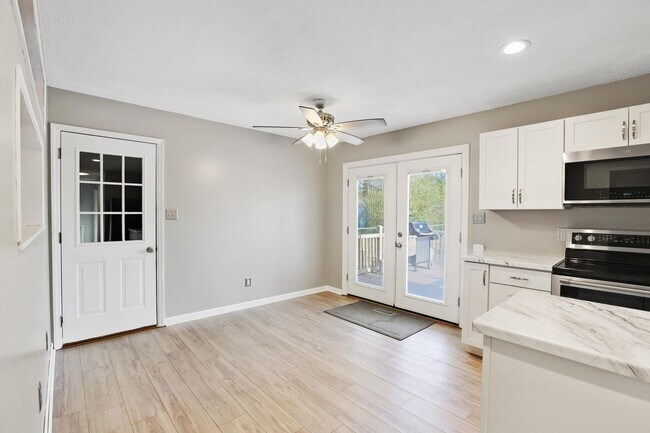 Foto del edificio - Pet Friendly Rental with no carpet!