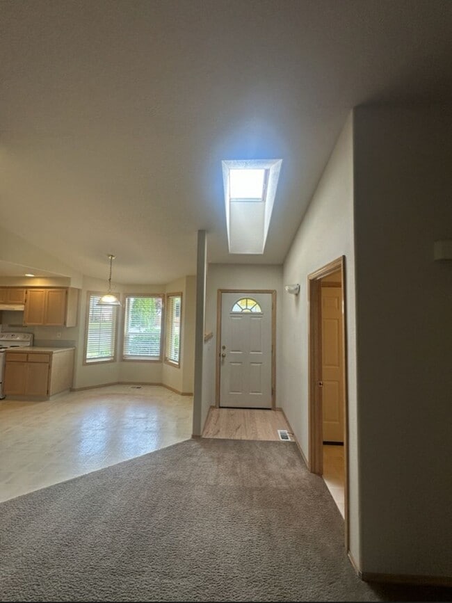 Building Photo - Ranch, 2 Bedroom + Bonus Room / Office.
