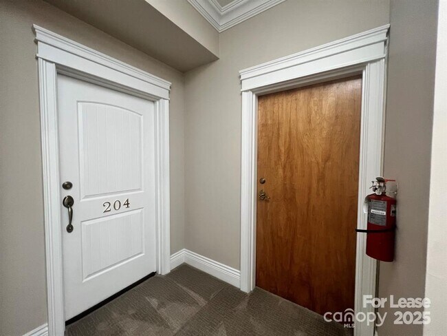 Foto del edificio - 21031 Catawba Ave