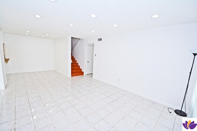 Foto del edificio - 18512 Mayall St