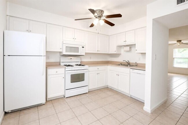Building Photo - 5850 Cypress Gardens Blvd