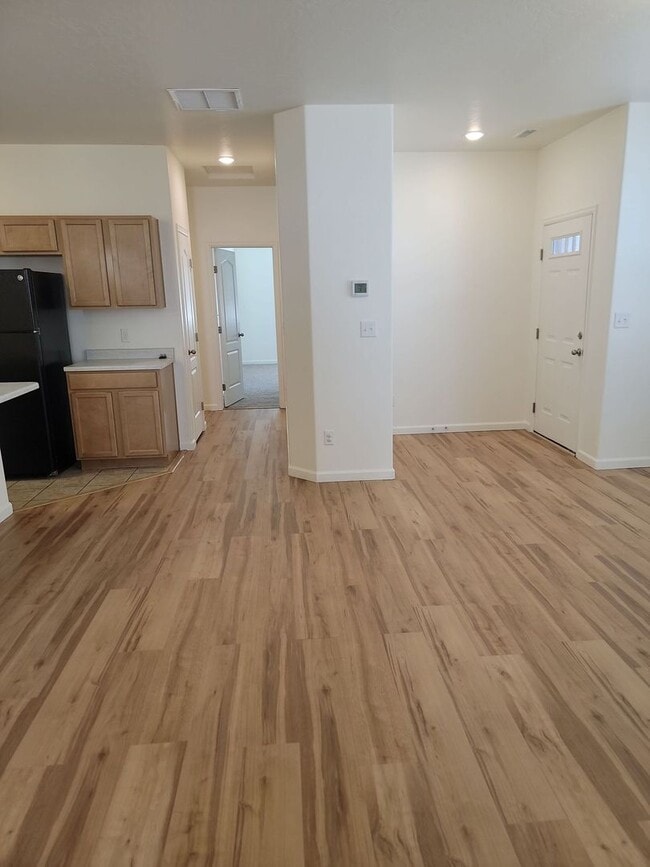 Foto del edificio - Contemporary 2020 Townhome — Conveniently ...