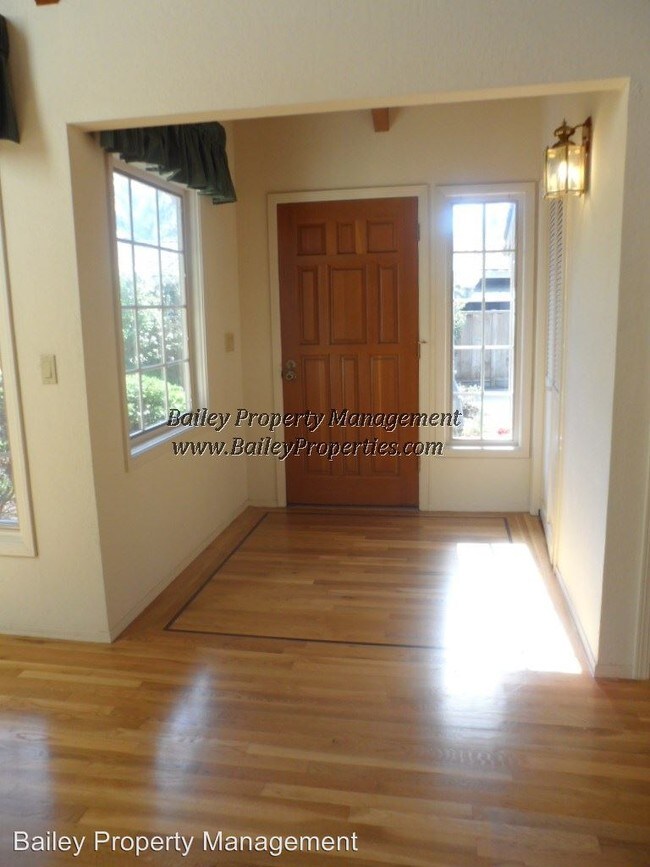 Building Photo - 4 br, 3.5 bath House - 135 Seabreeze Place