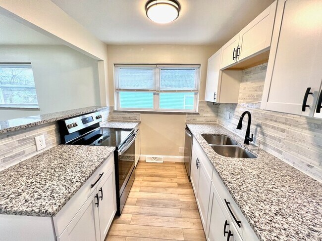 Building Photo - Stunning remodel in HOT Madisonville!