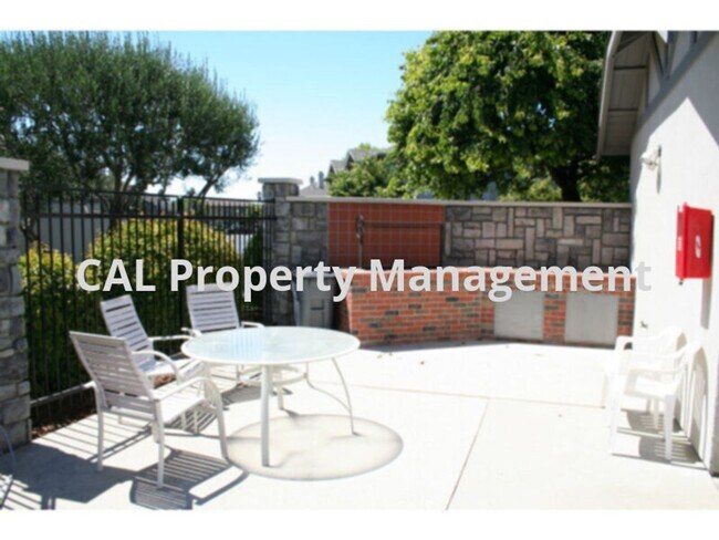 Building Photo - 2 Bed/1 Bath Condo in South Salinas!