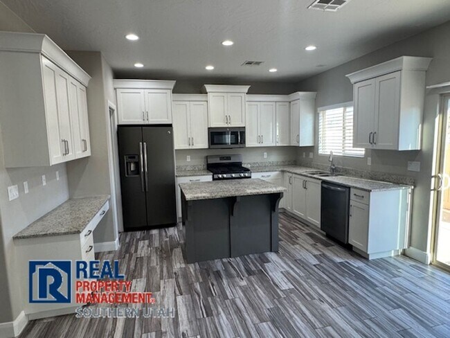 Building Photo - Blackhawk Townhome in Santa Clara