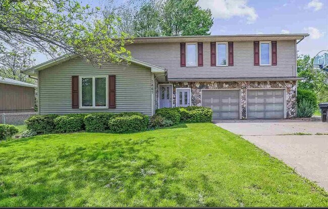 Building Photo - 1441 Valley View Dr