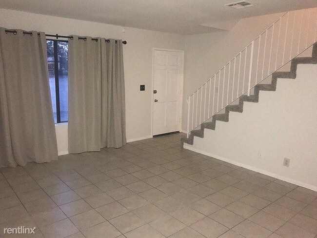 Foto del edificio - 11627 Coldbrook Ave