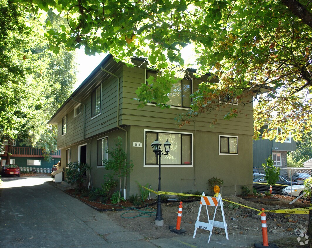 1911 Kincaid St, Eugene, OR 97405 Apartments in Eugene, OR