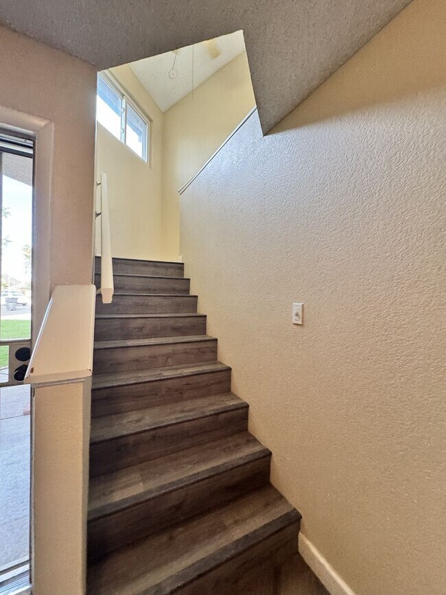 Foto del edificio - Great 3 bedroom 2 bath culdesac lot with f...