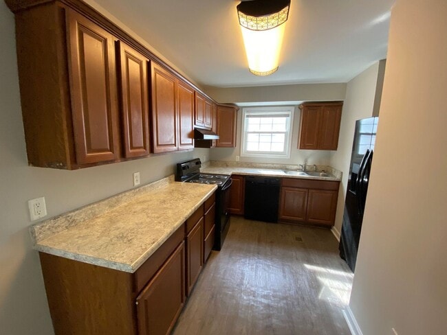 Building Photo - PRE-LEASING FOR AUGUST 2026!