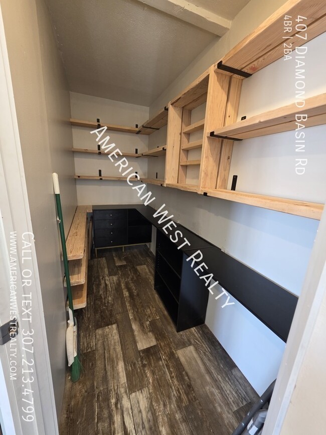 Foto del edificio - 407 Diamond Basin Rd