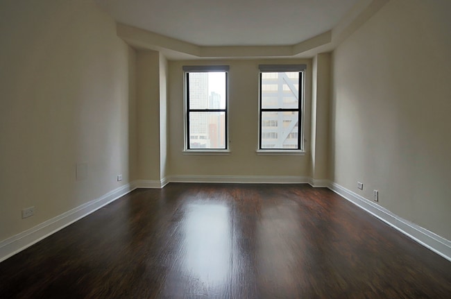 Foto del edificio - 196 E Delaware Pl