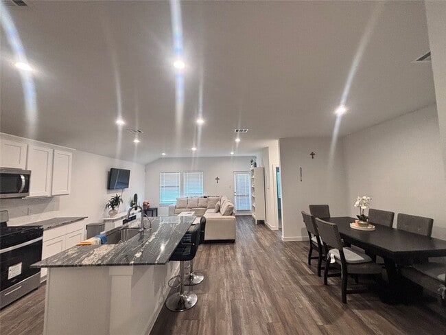 Foto del edificio - 1119 Fringed Bluestar Dr