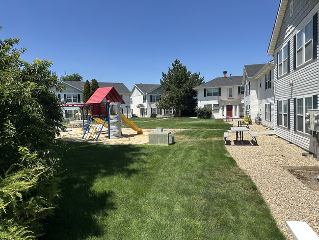 Building Photo - 112 Davis Ave