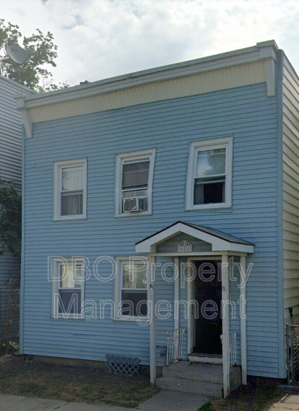 Building Photo - 686 3rd Ave