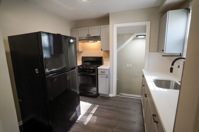 Building Photo - Fully Renovated 3-Bedroom Home  Move-In Re...
