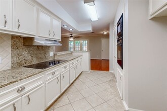 Building Photo - 5338 Creekbend Dr