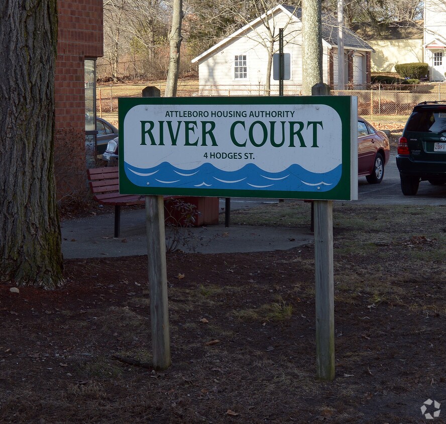 ¡River Court - River Court