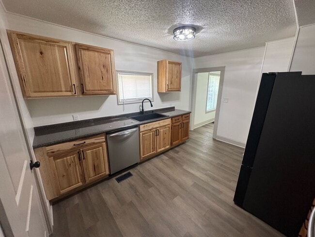 Building Photo - Charming 2-Bedroom Home in Elizabethton, TN