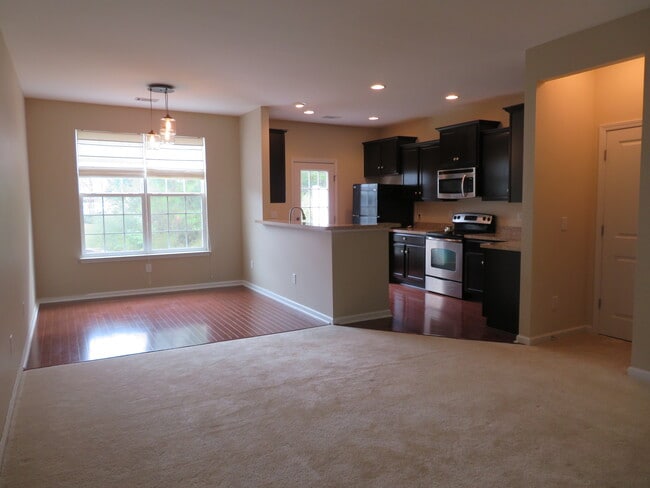 Perfect open floor plan for entertaining! Great Room,Dining,Kitchen,Pantry,& 1/2 Bath - 2496 Stadium Dr