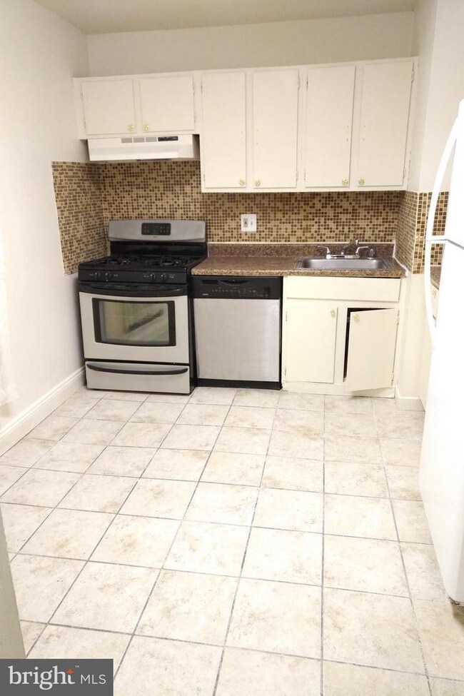 Foto del edificio - 7963 Riggs Rd