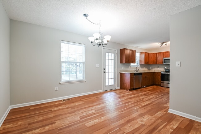 Foto del edificio - 737 E Maple Ln