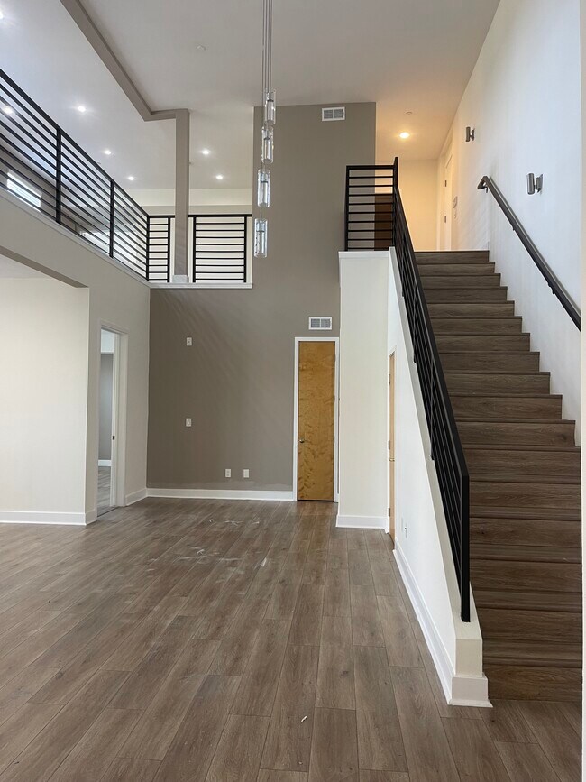 Foto del edificio - 395 E 4th St