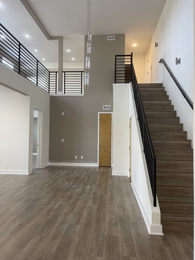 Building Photo - 395 E 4th St