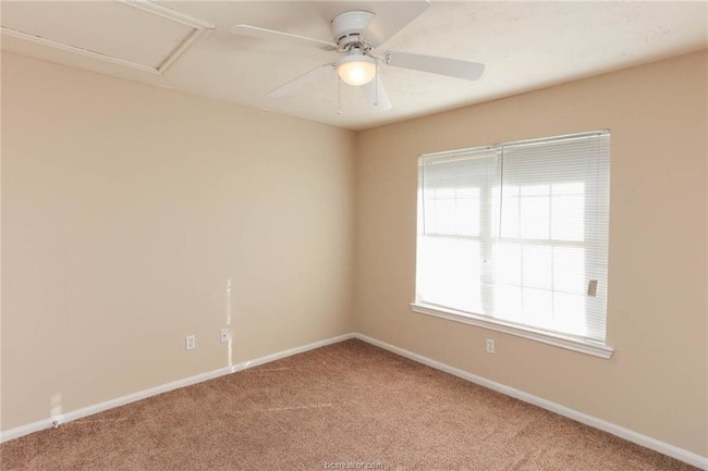 Building Photo - 1211-1211 Oney Hervey Dr