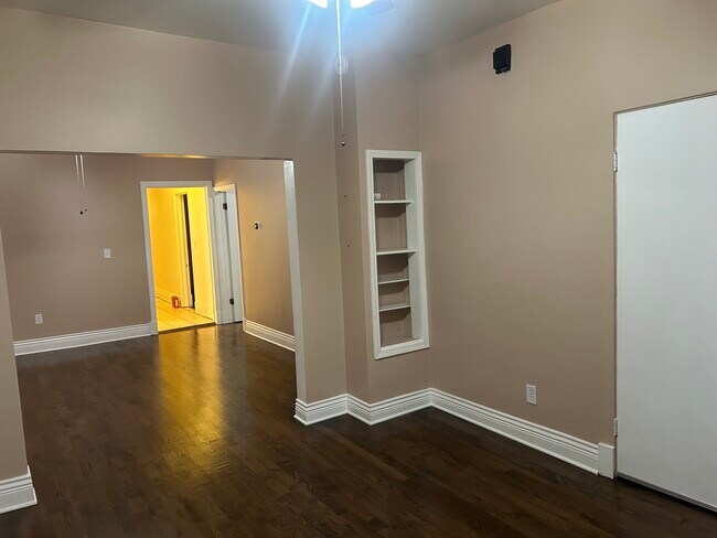 Foto del edificio - 5653 W Montrose Ave