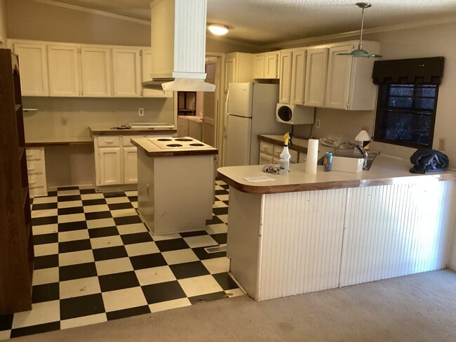 Building Photo - 366 Willow Run Rd