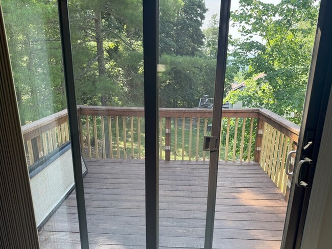 Building Photo - 4554 Summerset Dr
