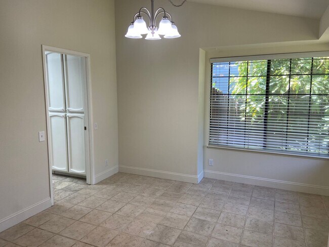 Foto del edificio - Willow Creek 3 Bdrm, 2 bath one story home