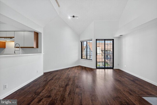 Foto del edificio - 6017 Curtier Dr