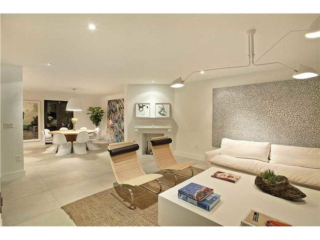 Foto del edificio - 5414 Pine Tree Dr