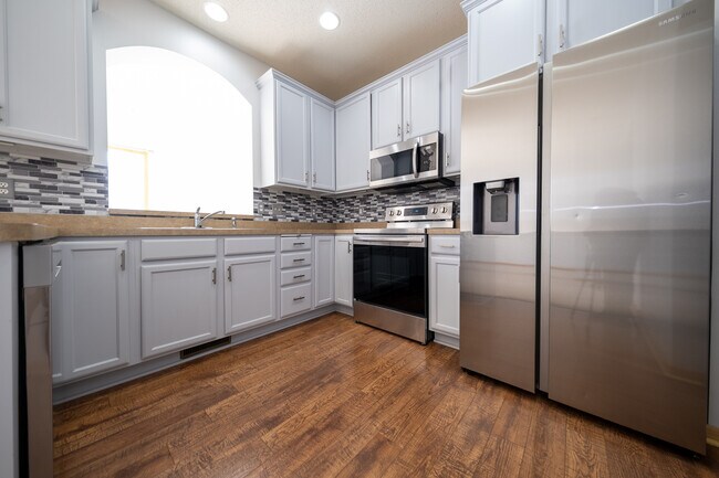 Building Photo - 7516 Parkridge Ln
