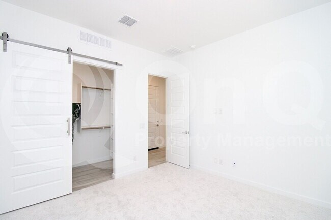Foto del edificio - 3836 W McNeil St
