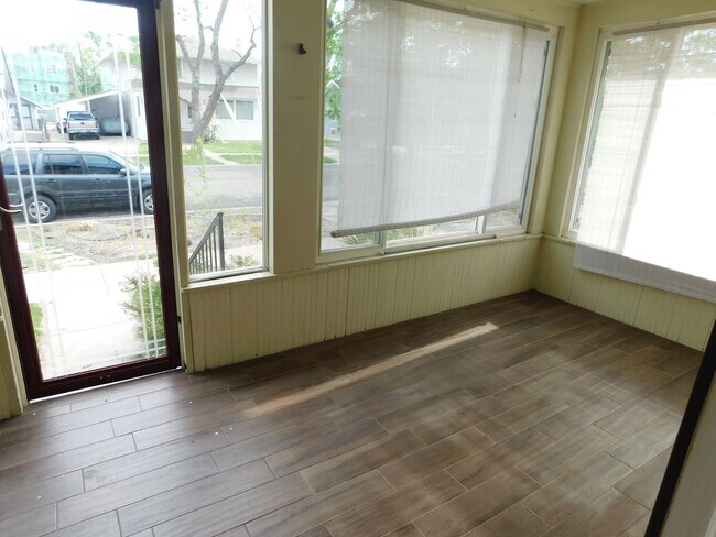Building Photo - REDUCED!