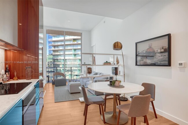 Foto del edificio - 2655 S Bayshore Dr
