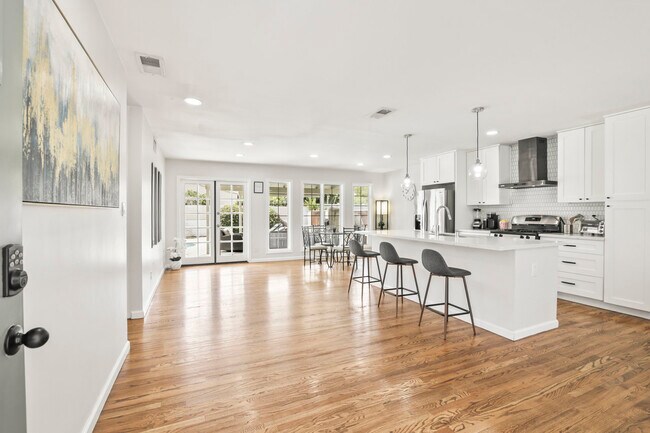 Foto del edificio - 4625 Glacier Ave