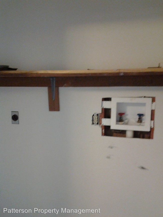 Building Photo - 2512 Southridge Dr