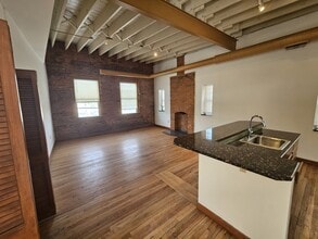 Building Photo - 2800 Mayfield Rd