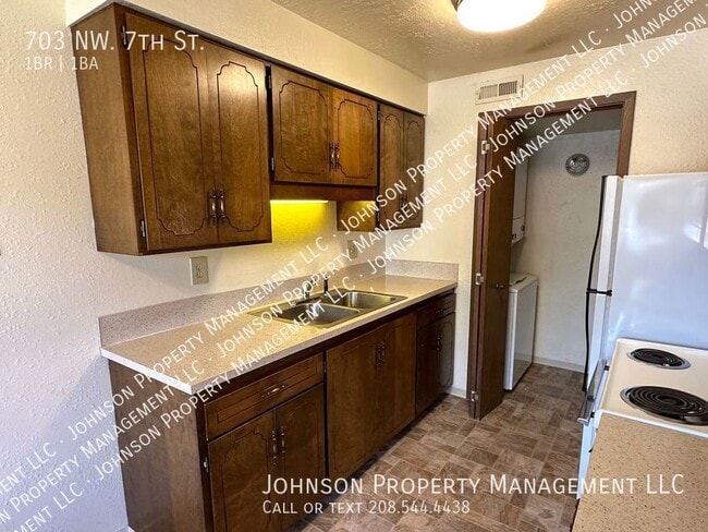 Foto del edificio - 703 NW 7th St