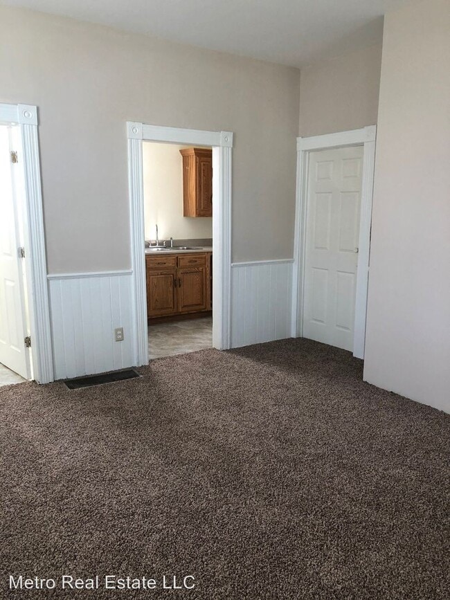 Building Photo - 1 br, 1.5 bath House - 2102 Fox Ave