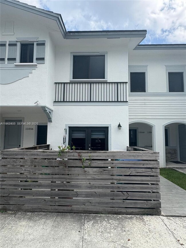 Foto del edificio - 13360 Tropical Ave